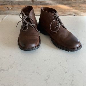 three passes chukka leather